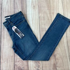 Levi’s NWT Skinny Slimming Jeans Size 30!